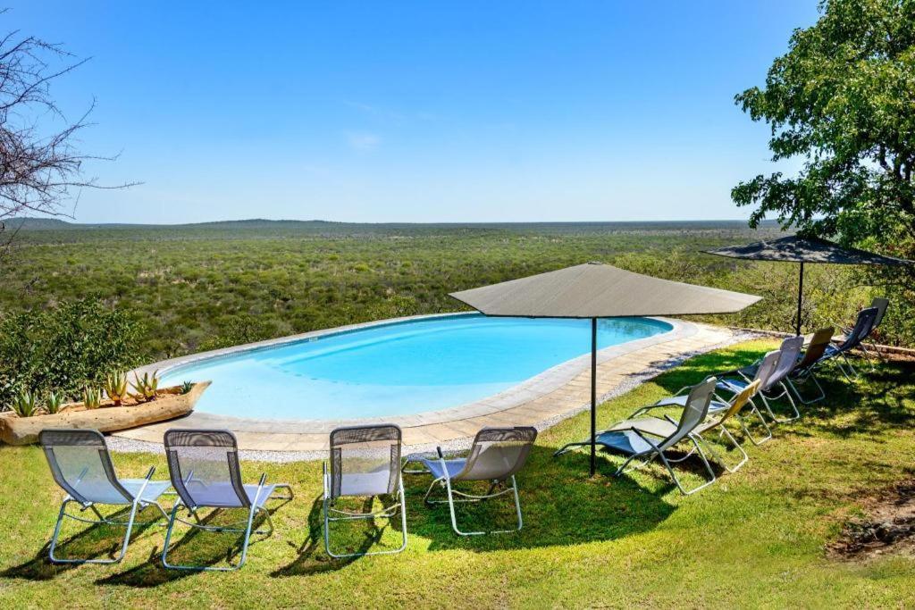 Etosha Safari Lodge, Etosha National Park, Namibia Outjo Bagian luar foto